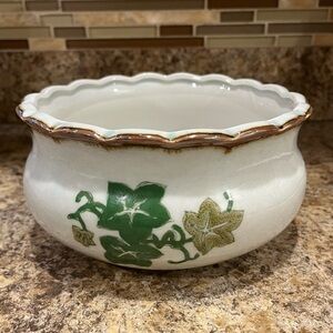 Vintage AAA Imports Planter with Ivy Design approx 7.5” wide 4” height